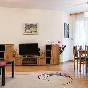 Apartment Glorious - 2-bedroom Near Youth Hill By Flat Mаnager
